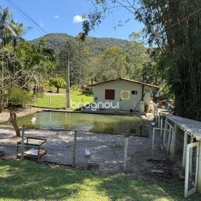 Sítio com 250m², 5 quartos (sendo 1 suíte), 4 garagens, no bairro Campo Duna em Garopaba