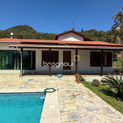Sítio com 250m², 5 quartos (sendo 1 suíte), 4 garagens, no bairro Campo Duna em Garopaba
