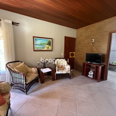Sítio com 250m², 5 quartos (sendo 1 suíte), 4 garagens, no bairro Campo Duna em Garopaba