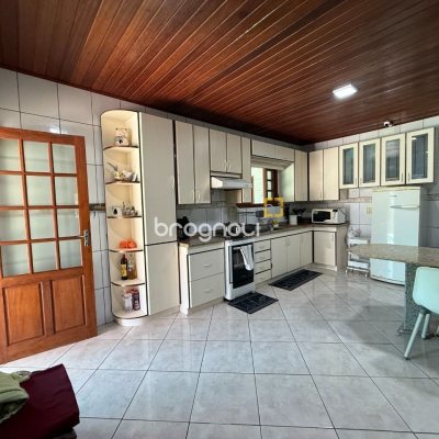 Sítio com 250m², 5 quartos (sendo 1 suíte), 4 garagens, no bairro Campo Duna em Garopaba