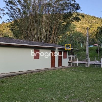 Sítio com 250m², 5 quartos (sendo 1 suíte), 4 garagens, no bairro Campo Duna em Garopaba