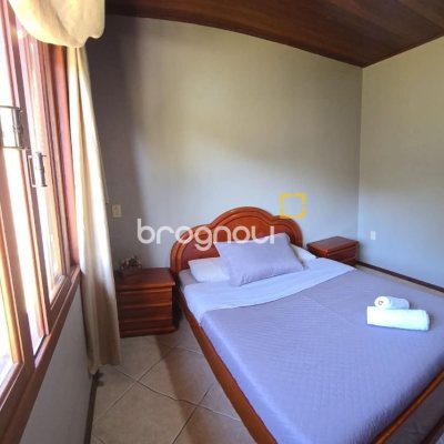 Sítio com 250m², 5 quartos (sendo 1 suíte), 4 garagens, no bairro Campo Duna em Garopaba