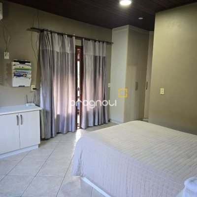 Sítio com 250m², 5 quartos (sendo 1 suíte), 4 garagens, no bairro Campo Duna em Garopaba