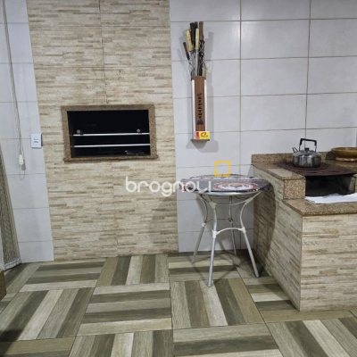 Sítio com 250m², 5 quartos (sendo 1 suíte), 4 garagens, no bairro Campo Duna em Garopaba