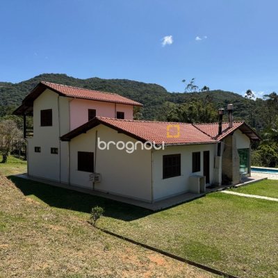 Sítio com 250m², 5 quartos (sendo 1 suíte), 4 garagens, no bairro Campo Duna em Garopaba