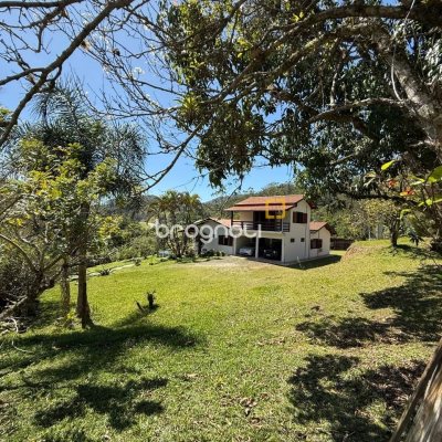 Sítio com 250m², 5 quartos (sendo 1 suíte), 4 garagens, no bairro Campo Duna em Garopaba