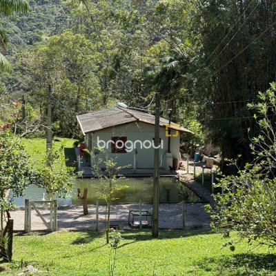 Sítio com 250m², 5 quartos (sendo 1 suíte), 4 garagens, no bairro Campo Duna em Garopaba