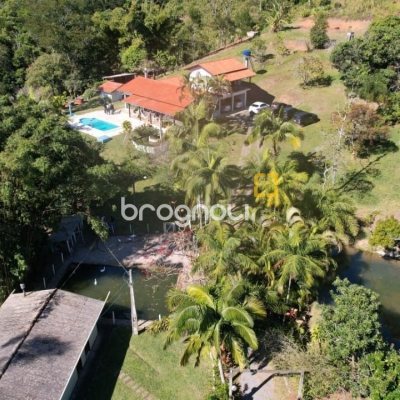 Sítio com 250m², 5 quartos (sendo 1 suíte), 4 garagens, no bairro Campo Duna em Garopaba