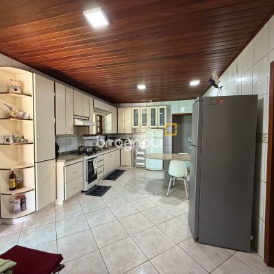 Sítio com 250m², 5 quartos (sendo 1 suíte), 4 garagens, no bairro Campo Duna em Garopaba
