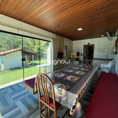 Sítio com 250m², 5 quartos (sendo 1 suíte), 4 garagens, no bairro Campo Duna em Garopaba