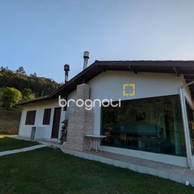 Sítio com 250m², 5 quartos (sendo 1 suíte), 4 garagens, no bairro Campo Duna em Garopaba