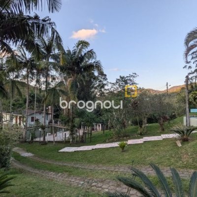 Sítio com 250m², 5 quartos (sendo 1 suíte), 4 garagens, no bairro Campo Duna em Garopaba