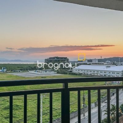 Apartamento com 94m², 3 quartos (sendo 1 suíte), 2 garagens, no bairro Saco Grande em Florianópolis