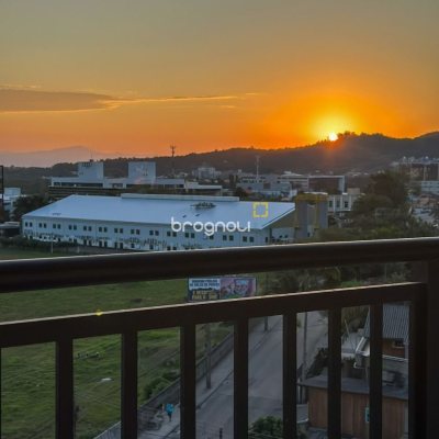 Apartamento com 94m², 3 quartos (sendo 1 suíte), 2 garagens, no bairro Saco Grande em Florianópolis