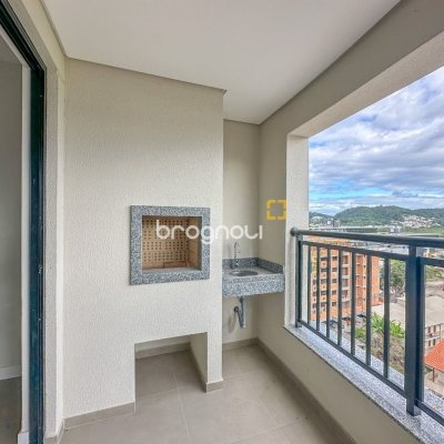 Apartamento com 94m², 3 quartos (sendo 1 suíte), 2 garagens, no bairro Saco Grande em Florianópolis