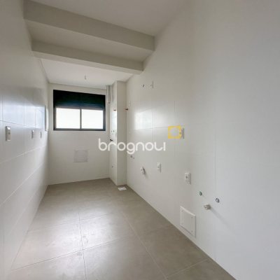 Apartamento com 94m², 3 quartos (sendo 1 suíte), 2 garagens, no bairro Saco Grande em Florianópolis