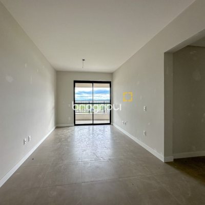 Apartamento com 94m², 3 quartos (sendo 1 suíte), 2 garagens, no bairro Saco Grande em Florianópolis