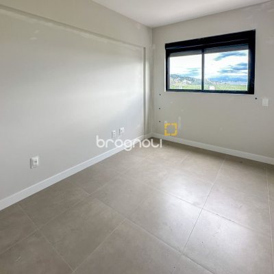Apartamento com 94m², 3 quartos (sendo 1 suíte), 2 garagens, no bairro Saco Grande em Florianópolis