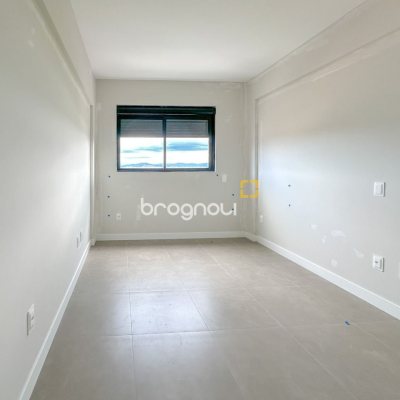 Apartamento com 94m², 3 quartos (sendo 1 suíte), 2 garagens, no bairro Saco Grande em Florianópolis