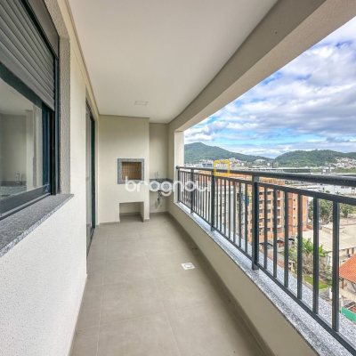 Apartamento com 94m², 3 quartos (sendo 1 suíte), 2 garagens, no bairro Saco Grande em Florianópolis