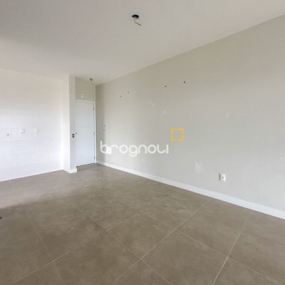 Apartamento com 94m², 3 quartos (sendo 1 suíte), 2 garagens, no bairro Saco Grande em Florianópolis