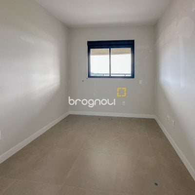 Apartamento com 94m², 3 quartos (sendo 1 suíte), 2 garagens, no bairro Saco Grande em Florianópolis