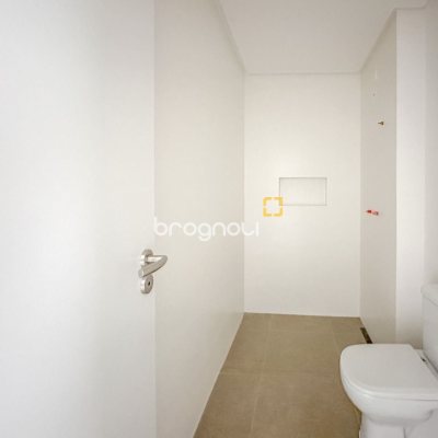 Apartamento com 94m², 3 quartos (sendo 1 suíte), 2 garagens, no bairro Saco Grande em Florianópolis