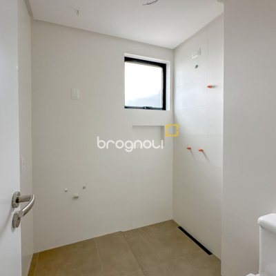 Apartamento com 94m², 3 quartos (sendo 1 suíte), 2 garagens, no bairro Saco Grande em Florianópolis