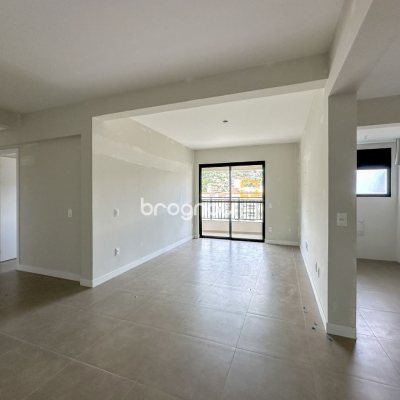 Apartamento com 98m², 3 quartos (sendo 1 suíte), 2 garagens, no bairro Saco Grande em Florianópolis