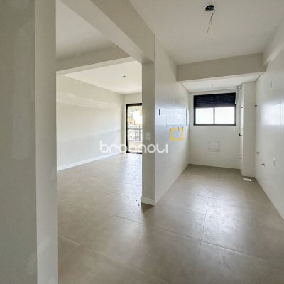 Apartamento com 98m², 3 quartos (sendo 1 suíte), 2 garagens, no bairro Saco Grande em Florianópolis