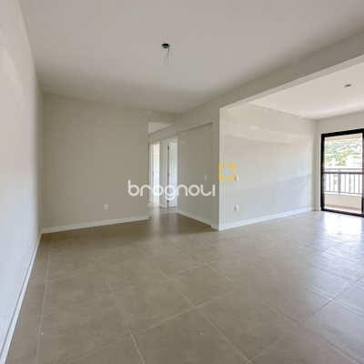 Apartamento com 98m², 3 quartos (sendo 1 suíte), 2 garagens, no bairro Saco Grande em Florianópolis