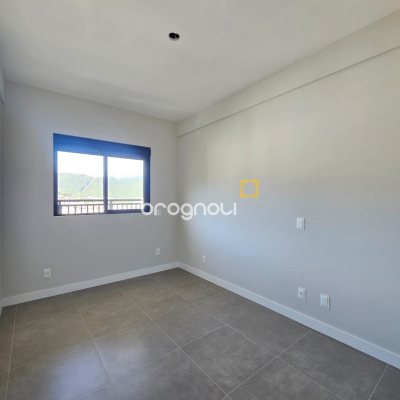 Apartamento com 98m², 3 quartos (sendo 1 suíte), 2 garagens, no bairro Saco Grande em Florianópolis