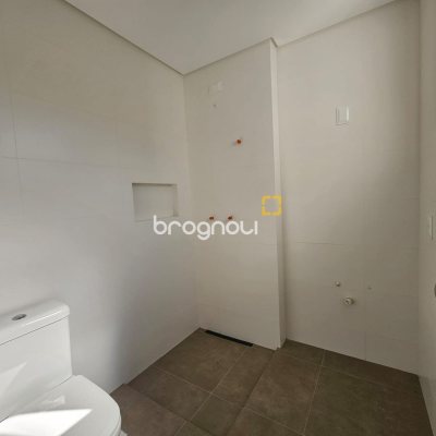 Apartamento com 98m², 3 quartos (sendo 1 suíte), 2 garagens, no bairro Saco Grande em Florianópolis