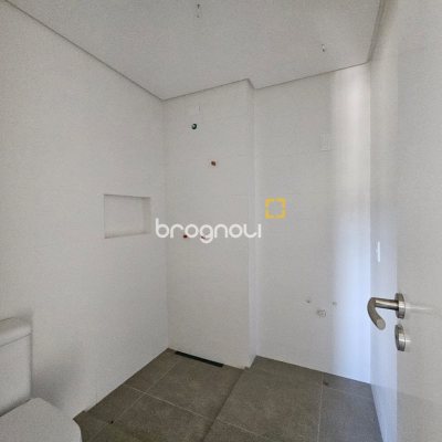 Apartamento com 98m², 3 quartos (sendo 1 suíte), 2 garagens, no bairro Saco Grande em Florianópolis