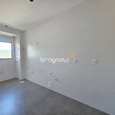Apartamento com 98m², 3 quartos (sendo 1 suíte), 2 garagens, no bairro Saco Grande em Florianópolis
