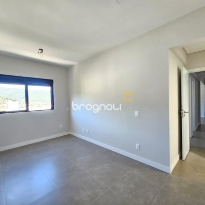 Apartamento com 98m², 3 quartos (sendo 1 suíte), 2 garagens, no bairro Saco Grande em Florianópolis