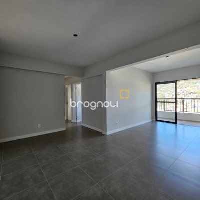 Apartamento com 98m², 3 quartos (sendo 1 suíte), 2 garagens, no bairro Saco Grande em Florianópolis