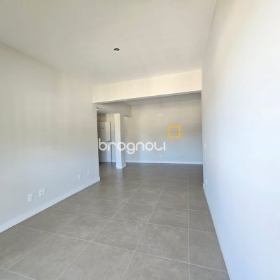Apartamento com 98m², 3 quartos (sendo 1 suíte), 2 garagens, no bairro Saco Grande em Florianópolis
