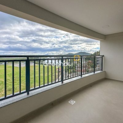 Apartamento com 94m², 3 quartos (sendo 1 suíte), 2 garagens, no bairro Saco Grande em Florianópolis