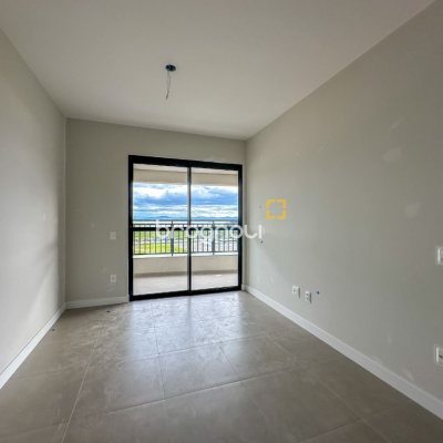 Apartamento com 94m², 3 quartos (sendo 1 suíte), 2 garagens, no bairro Saco Grande em Florianópolis