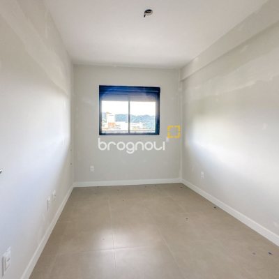 Apartamento com 98m², 3 quartos (sendo 1 suíte), 2 garagens, no bairro Saco Grande em Florianópolis