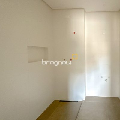 Apartamento com 98m², 3 quartos (sendo 1 suíte), 2 garagens, no bairro Saco Grande em Florianópolis
