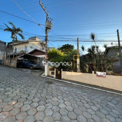 Terreno com 300m², no bairro Trindade em Florianópolis