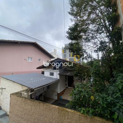 Terreno com 300m², no bairro Trindade em Florianópolis
