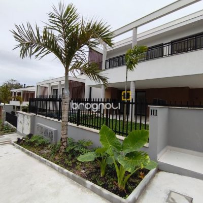 Casa de Condomínio com 230m², 3 quartos (sendo 3 suítes), 2 garagens, no bairro Santo Antônio de Lisboa em Florianópolis