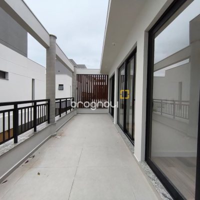 Casa de Condomínio com 230m², 3 quartos (sendo 3 suítes), 2 garagens, no bairro Santo Antônio de Lisboa em Florianópolis