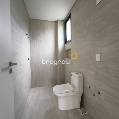 Casa de Condomínio com 230m², 3 quartos (sendo 3 suítes), 2 garagens, no bairro Santo Antônio de Lisboa em Florianópolis