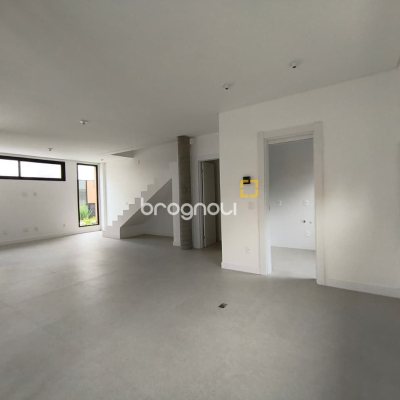 Casa de Condomínio com 230m², 3 quartos (sendo 3 suítes), 2 garagens, no bairro Santo Antônio de Lisboa em Florianópolis