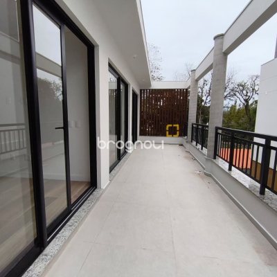 Casa de Condomínio com 230m², 3 quartos (sendo 3 suítes), 2 garagens, no bairro Santo Antônio de Lisboa em Florianópolis