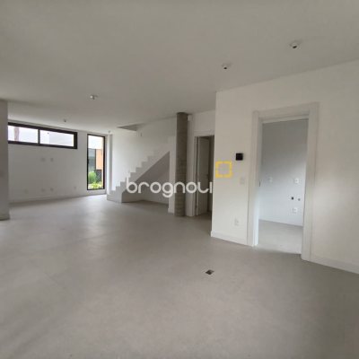 Casa de Condomínio com 230m², 3 quartos (sendo 3 suítes), 2 garagens, no bairro Santo Antônio de Lisboa em Florianópolis